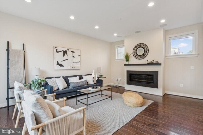 Building Photo - 8091 Red Hook St