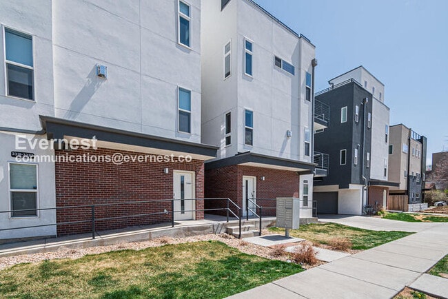 Building Photo - 3324 S Washington St