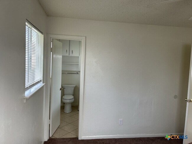 Building Photo - 1811 Janis Dr