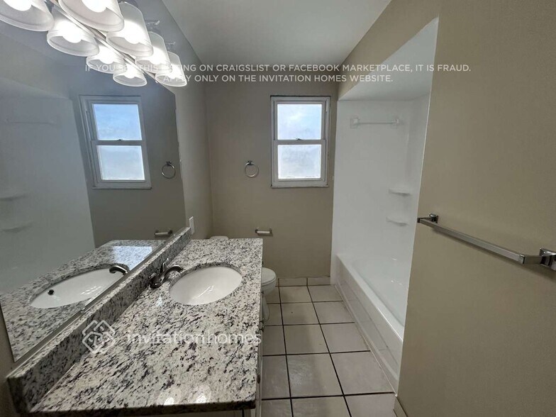 Building Photo - 1705 Village Ct