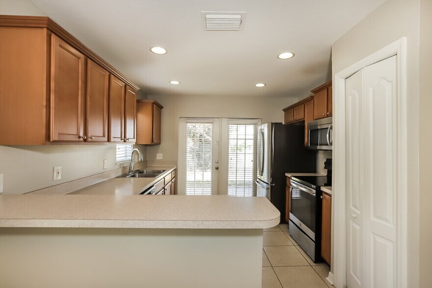Building Photo - 906 Larwood Pine Dr