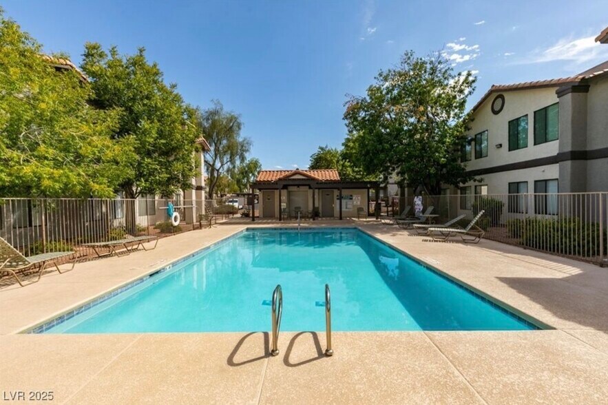 Building Photo - 1575 W Warm Springs Rd