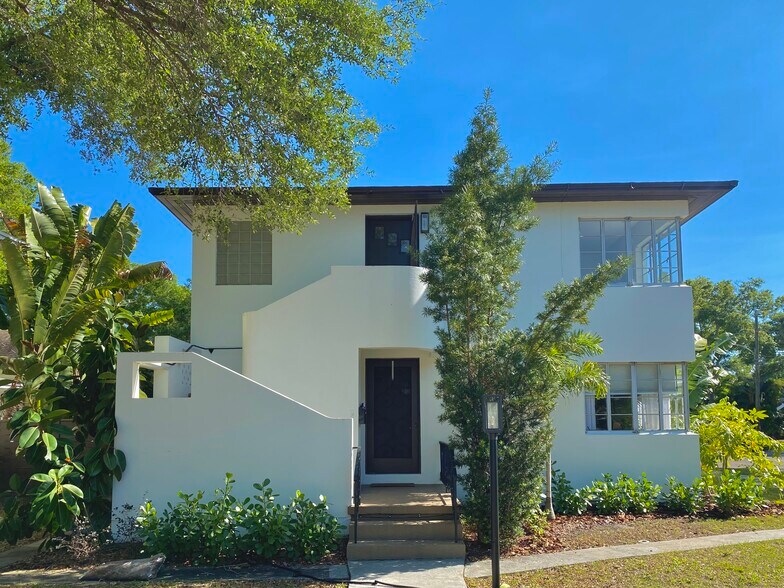 Building Photo - 306 14th Ave NE