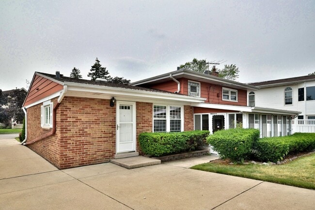 Building Photo - 8006 W Courtland Ave