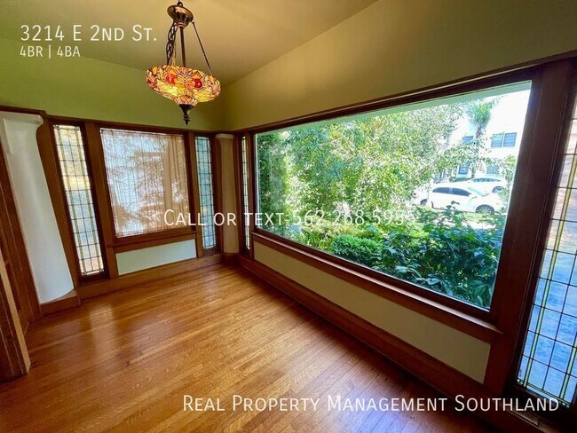 Building Photo - 4 BEDROOM 3 1/2 BATH ESTATE SITUATED IN PR...
