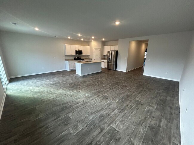 Building Photo - Field View 4BD/ 2BA