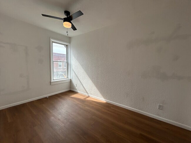 Building Photo - 2202 Lexington Ave