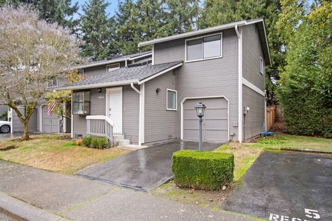 Primary Photo - 2Bd/1.5Ba Kirkland Townhouse