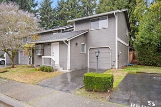 Building Photo - 2Bd/1.5Ba Kirkland Townhouse