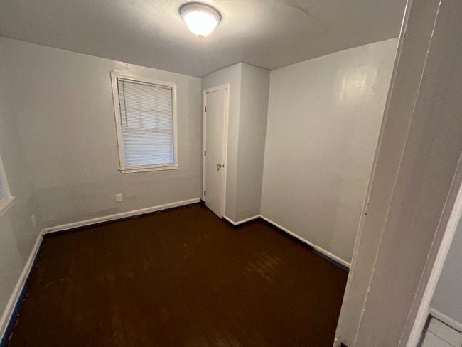 Building Photo - 925 Lewis St