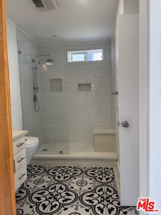 Building Photo - 607 N Gower St