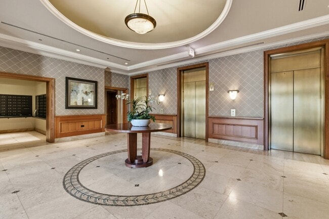 Building Photo - 1322 S Prairie Ave