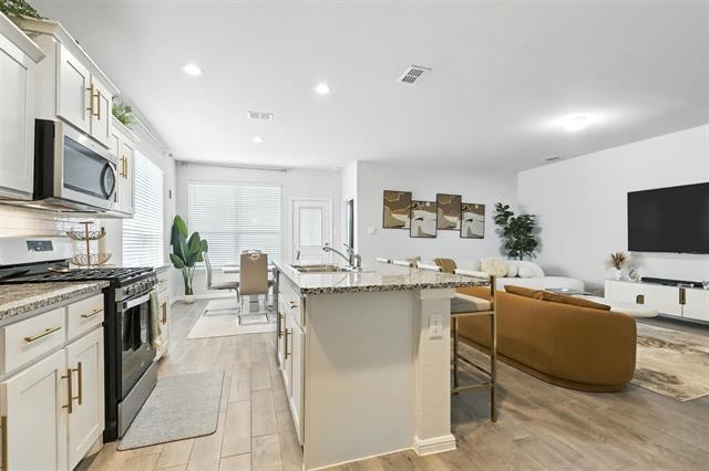 Building Photo - 8577 Big Apple Dr
