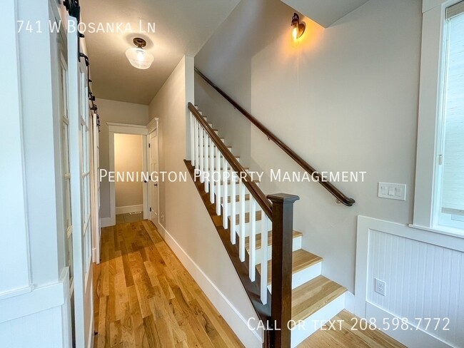 Building Photo - 741 W Bosanka Ln