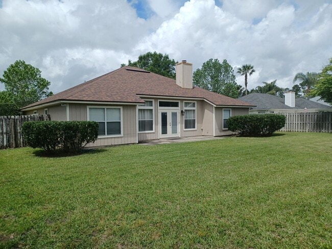 Building Photo - Large 3 BR 2 BA Rental in Desirable Area
