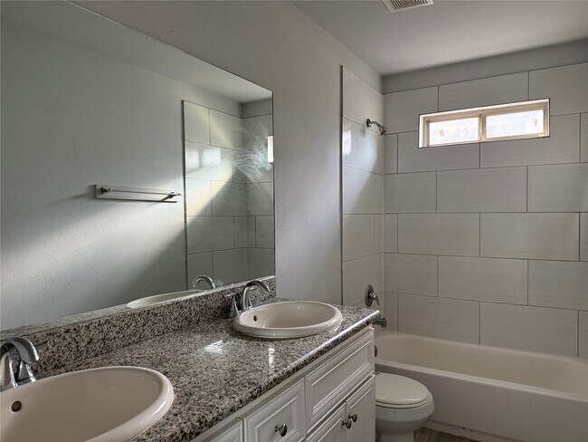 Building Photo - 4509 Larkspur St