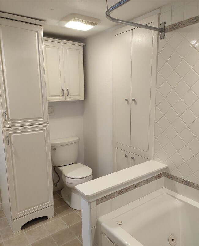 Building Photo - 3131 Southwest Fwy