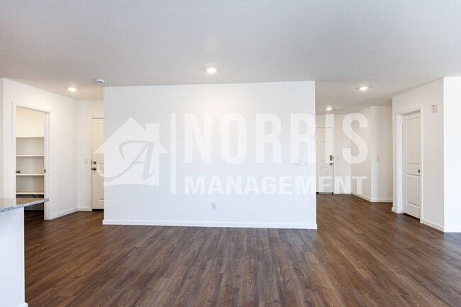 Building Photo - Brand New Beautiful Large Single Story Home