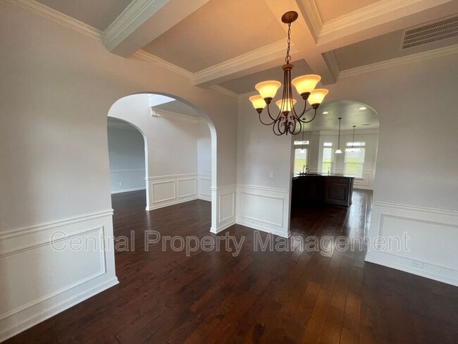 Building Photo - 514 W Holloway Dr