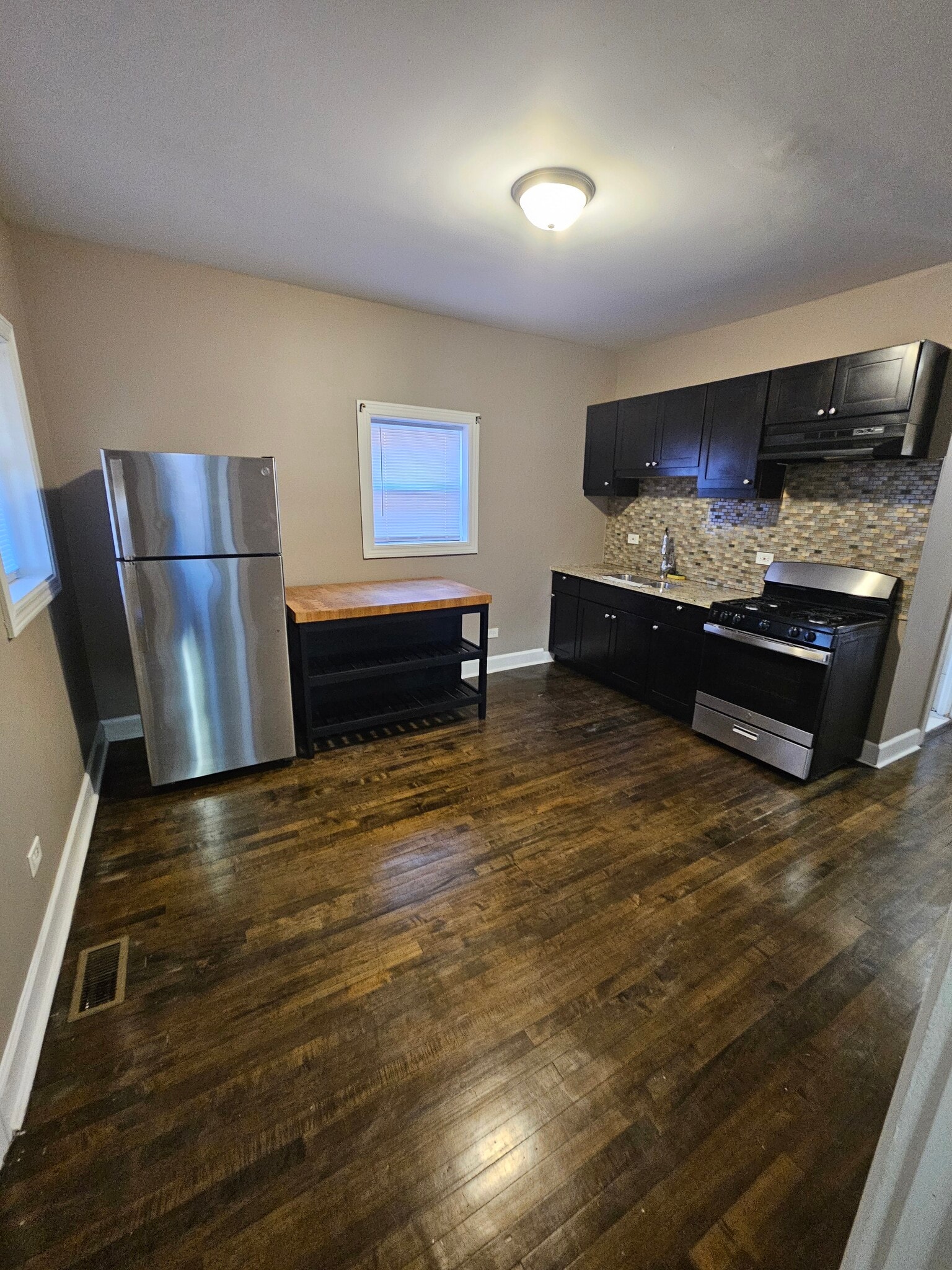 Building Photo - 8539 S Colfax Ave