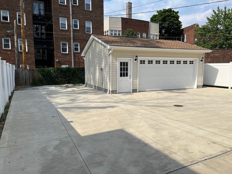 fenced in backyard, paved - 12222 Clifton Blvd
