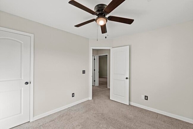 Building Photo - 707 Pandion Ct