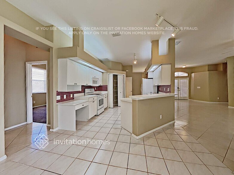 Building Photo - 3718 72nd Terrace E