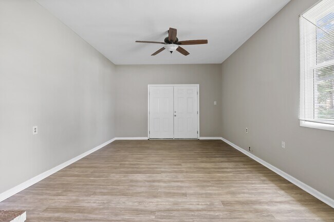 Building Photo - 118 Randall Ln
