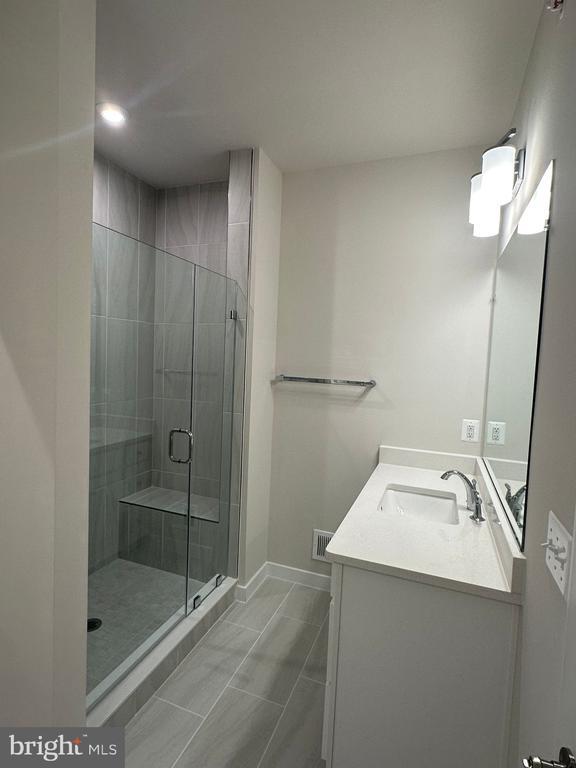 Building Photo - 43799 Middleway Ter