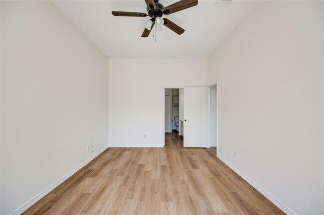 Building Photo - 2007 Castle View Dr