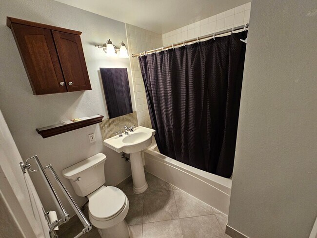 Building Photo - 3014 Hayman Terrace