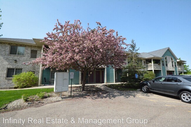 Primary Photo - 2 br, 1 bath House - 1824 Deerhaven Ln NE # 3