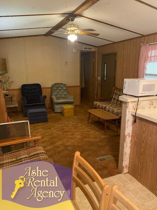 Building Photo - 2 BR/1 BA; Located in Lansing