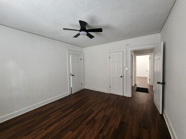 Building Photo - 3 Bedroom 2 Bath with Carport and Fenced Yard in Midtown Columbus