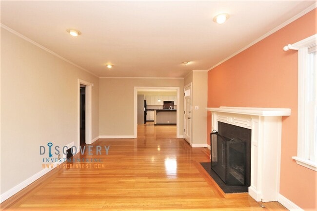 Building Photo - Piedmont Home with Bedroom Suite and Enclosed Yard