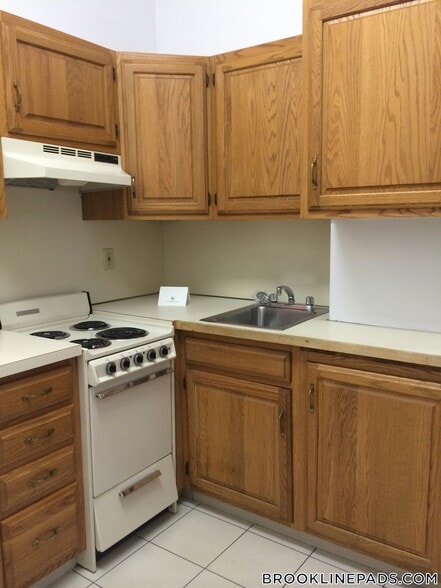 Building Photo - 1223 Beacon St