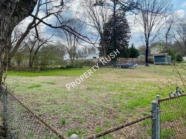 Building Photo - 922 Delores Dr