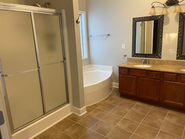 Building Photo - 940 Sunny Slope Trace