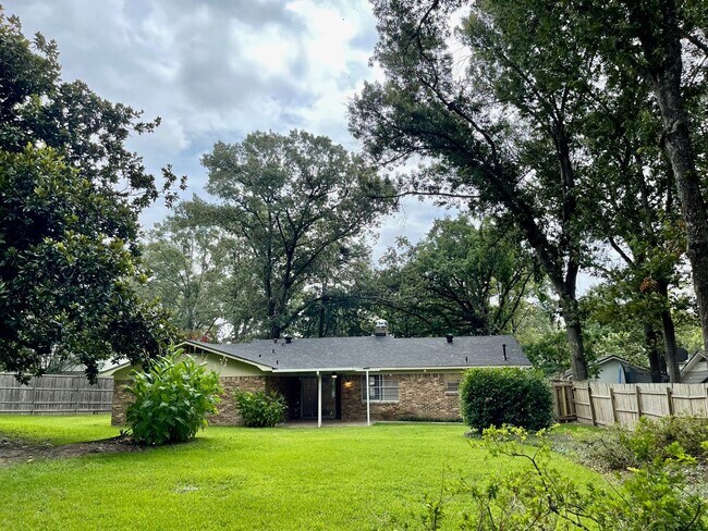 Building Photo - South Tyler! Beautifully Updated 3 Bedroom...