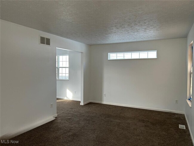 Building Photo - 3164 E 130th St