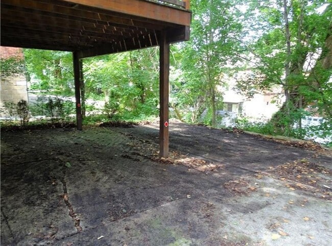 Building Photo - Beautiful 3 bedroom, 1.5 Bath in Mt. Lebanon!!