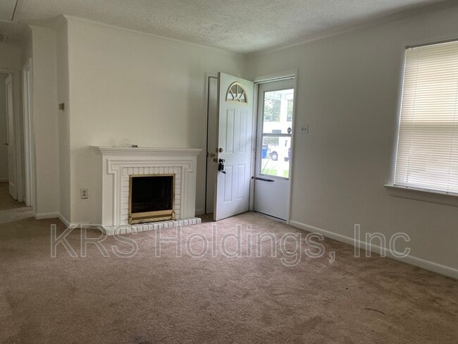 Building Photo - 916 80th St