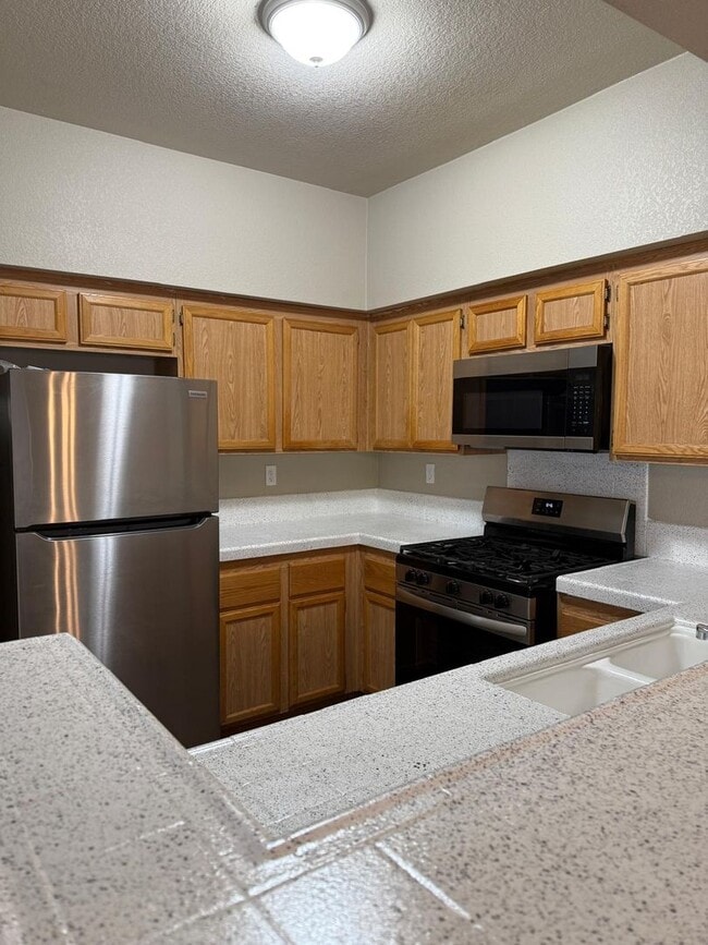 Building Photo - Two Bedroom  - Two Bathroom with attached Garage Ready For Move In