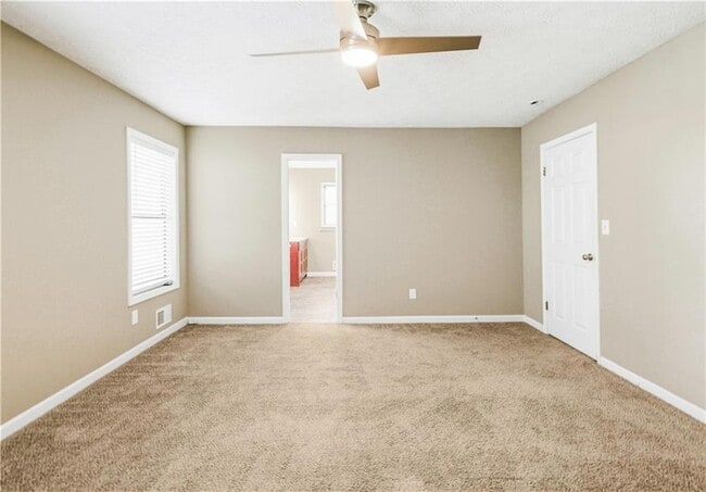 Building Photo - 3950 Lookout Point Dr