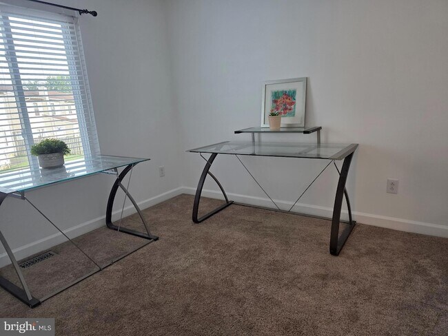 Building Photo - 251 Fir Tree Ct