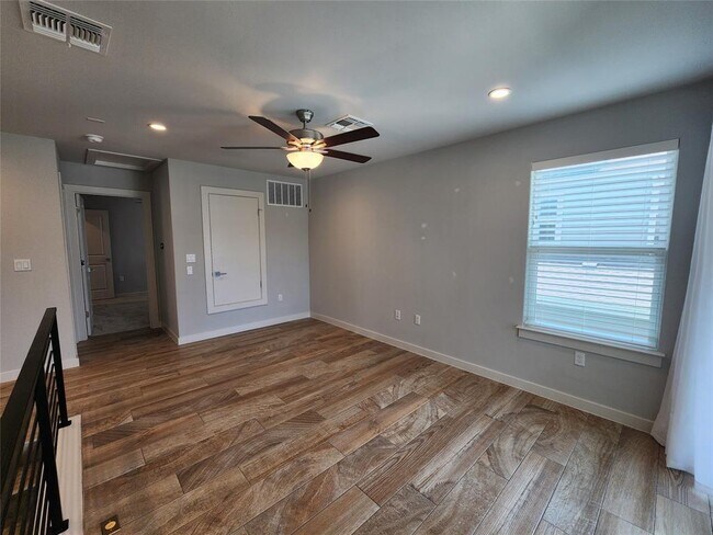 Building Photo - 9724 Evening Canopy Dr