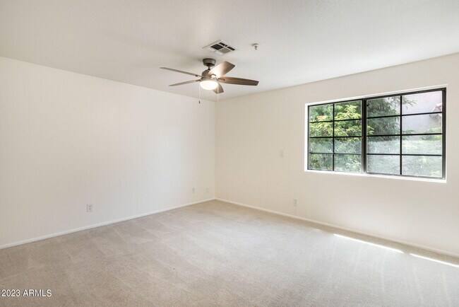 Building Photo - 10080 E Mountainview Lake Dr