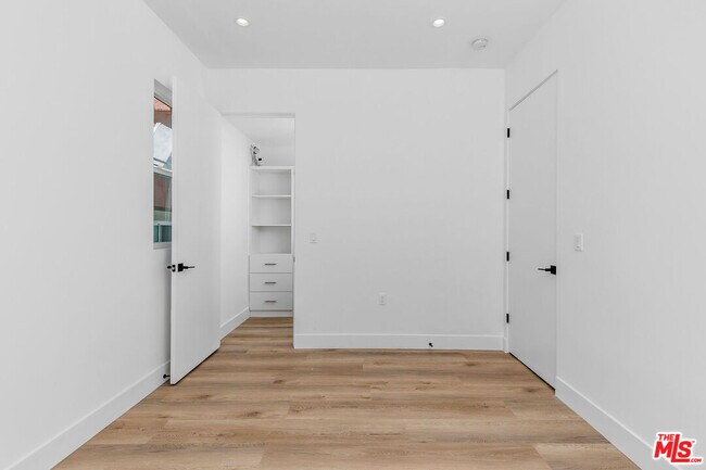 Building Photo - 11241 Morrison St