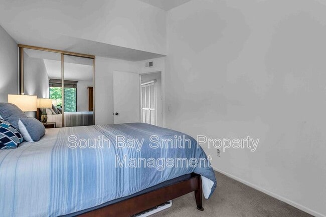 Building Photo - 420 Palos Verdes Blvd