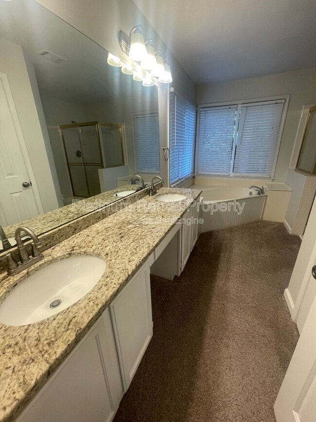 Building Photo - 940 Club Chase Ct